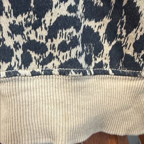 Current Elliott - Leopard Print Split Back Long Sleeve Sweatshirt - Size 1 - Picture 5 of 11